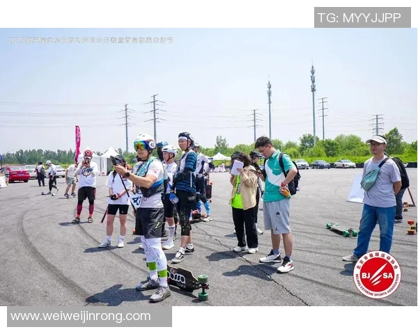 重庆滑板队在城市马拉松中的精彩表现与比赛经验分享 重庆滑板队在城市马拉松中的精彩表现与比赛经验分享