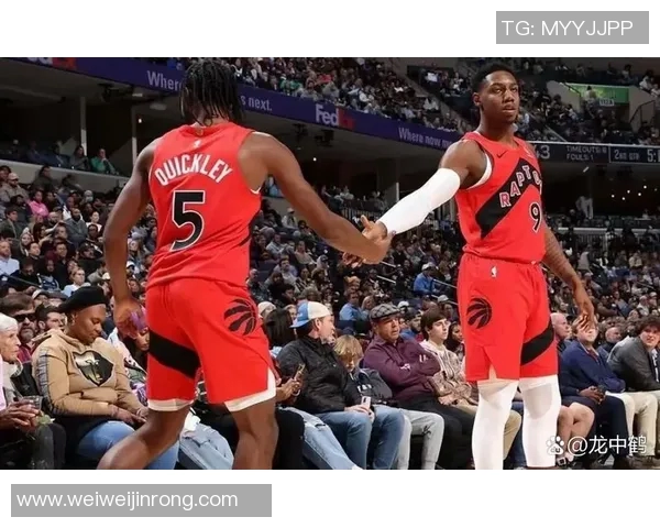 快船与凯尔特人激战正酣NBA赛场精彩对决引发球迷热议
